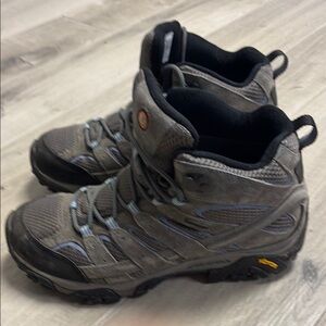 Woman’s Merrell Waterproof Gray Lace Up Hiking Boots with Vibram Sole Size 10W